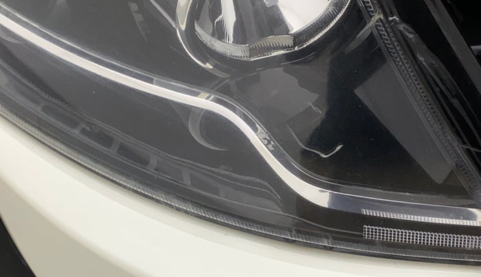 2018 Mahindra XUV500 W9, Diesel, Manual, 66,262 km, Right headlight - Minor scratches