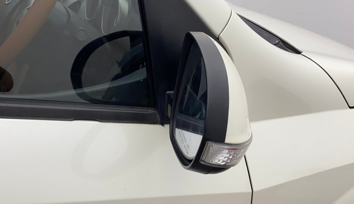 2018 Mahindra XUV500 W9, Diesel, Manual, 66,262 km, Right rear-view mirror - Minor folding noise