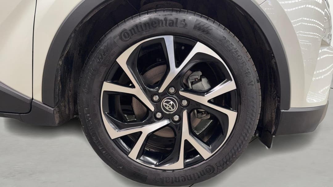 2017 Toyota C-HR Koba (AWD), Automatic, 66161 km, Right Front Wheel