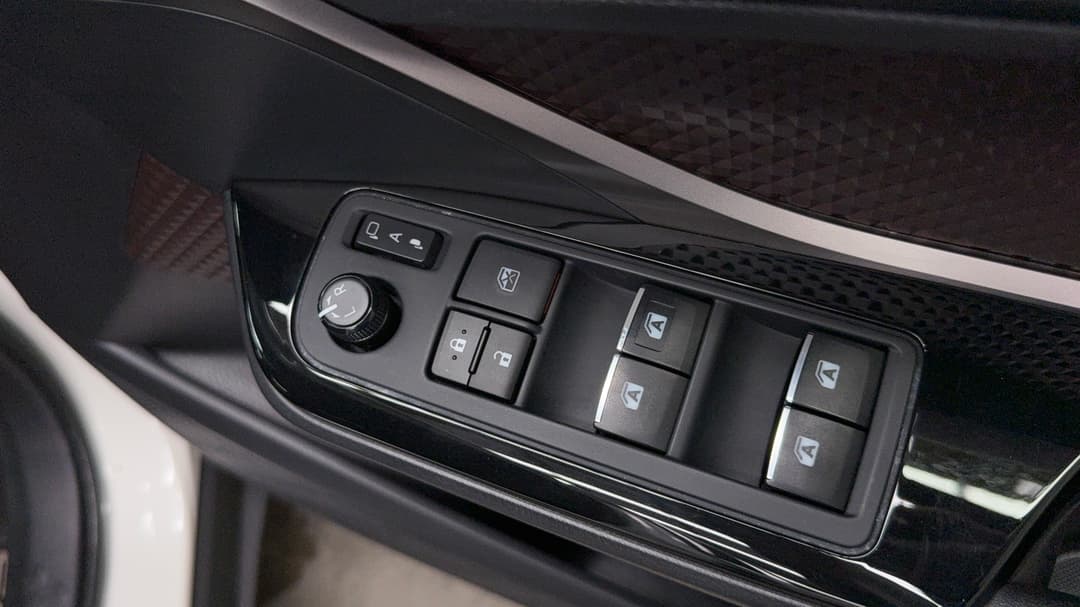 2017 Toyota C-HR Koba (AWD), Automatic, 66161 km, Drivers Side Door Panel Controls