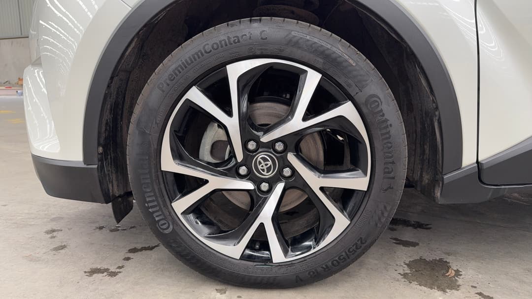 2017 Toyota C-HR Koba (AWD), Automatic, 66161 km, Left Front Wheel