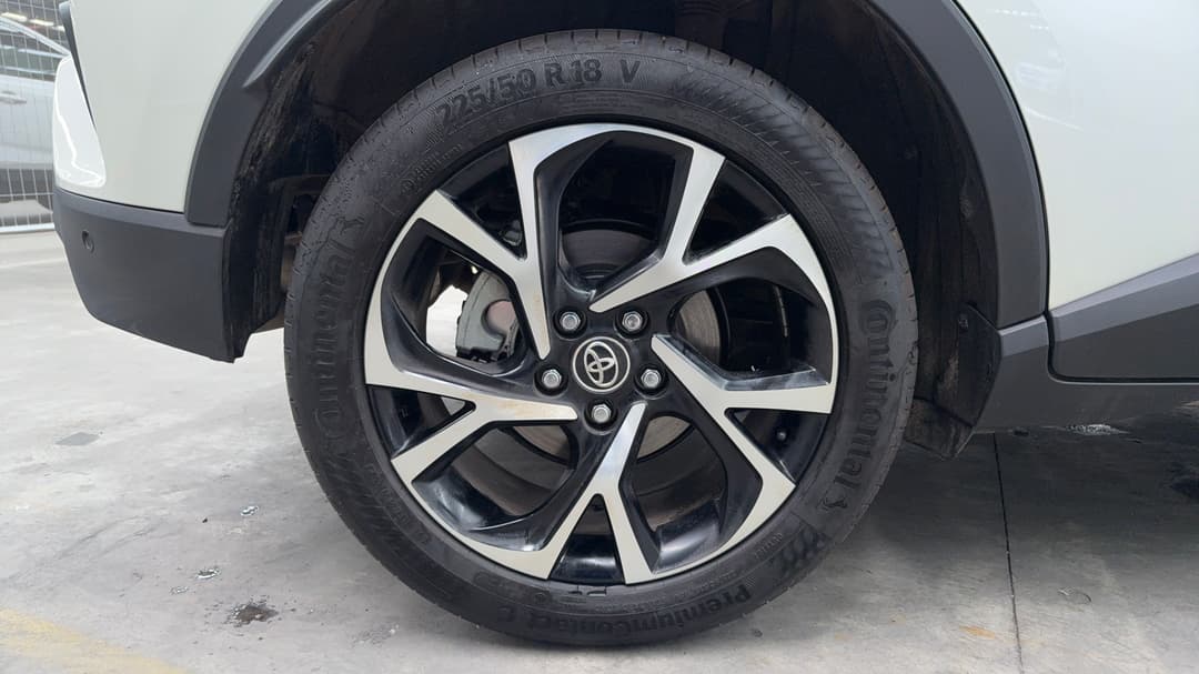 2017 Toyota C-HR Koba (AWD), Automatic, 66161 km, Right Rear Wheel