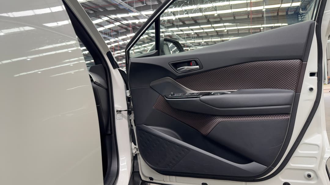 2017 Toyota C-HR Koba (AWD), Automatic, 66161 km, Speaker View
