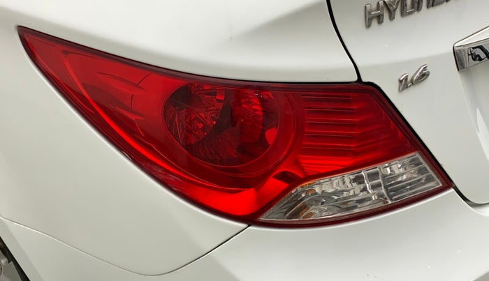 2013 Hyundai Verna FLUIDIC 1.6 VTVT SX, Petrol, Manual, 43,161 km, Left tail light - Minor scratches