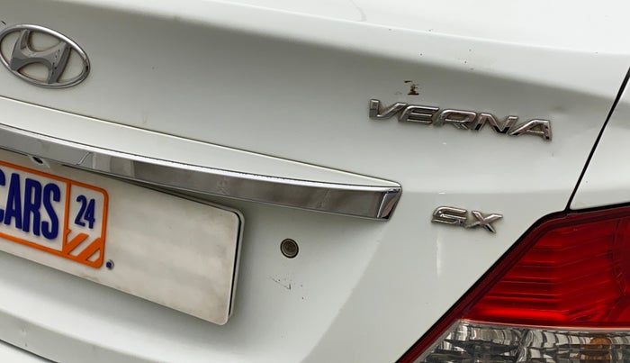 2013 Hyundai Verna FLUIDIC 1.6 VTVT SX, Petrol, Manual, 43,161 km, Dicky (Boot door) - Minor scratches