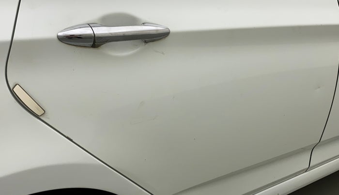 2013 Hyundai Verna FLUIDIC 1.6 VTVT SX, Petrol, Manual, 43,161 km, Right rear door - Minor scratches