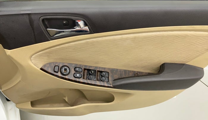 2013 Hyundai Verna FLUIDIC 1.6 VTVT SX, Petrol, Manual, 43,161 km, Driver Side Door Panels Control