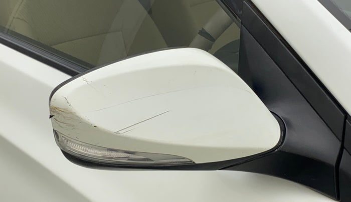 2013 Hyundai Verna FLUIDIC 1.6 VTVT SX, Petrol, Manual, 43,161 km, Right rear-view mirror - Indicator light has minor damage