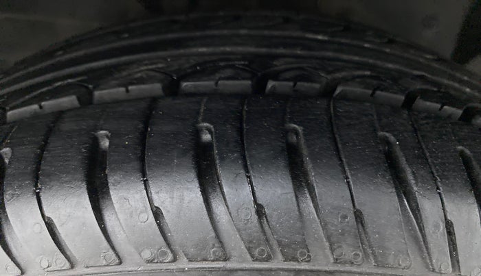 2017 Ford Figo Aspire 1.5 TITANIUM DIESEL, Diesel, Manual, 37,850 km, Right Front Tyre Tread