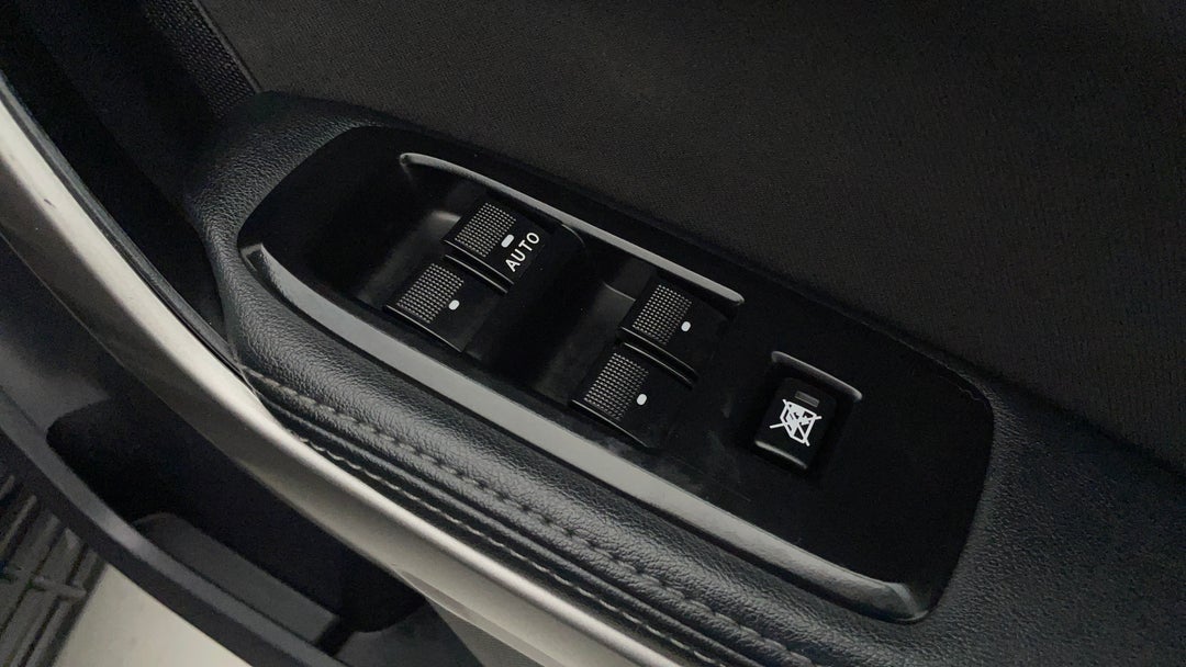 2019 Ford Ranger Xlt 2.0 (4x4), Automatic, 104299 km, Drivers Side Door Panel Controls