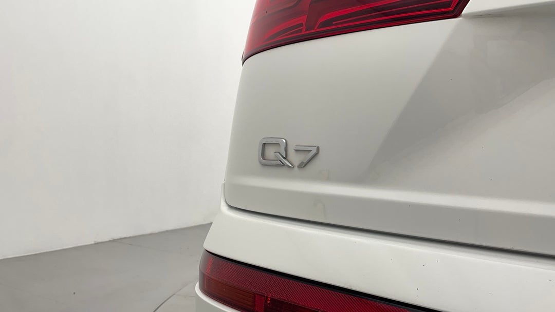 2016 Audi Q7 3.0 Tdi Quattro, Automatic, 88745 km, Badge (Boot Left Side)
