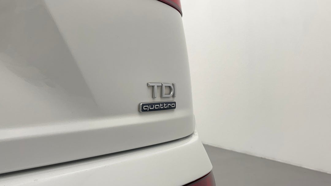 2016 Audi Q7 3.0 Tdi Quattro, Automatic, 88745 km, Badge (Boot Right Side)