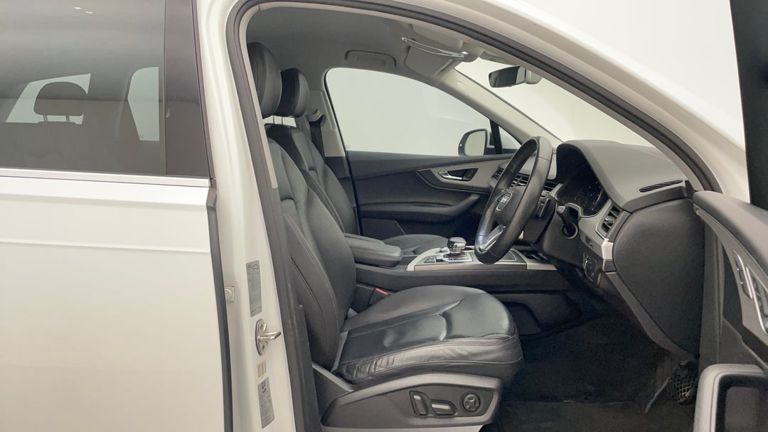 2016 Audi Q7 3.0 Tdi Quattro, Automatic, 88745 km, Right Side Front Door Cabin View