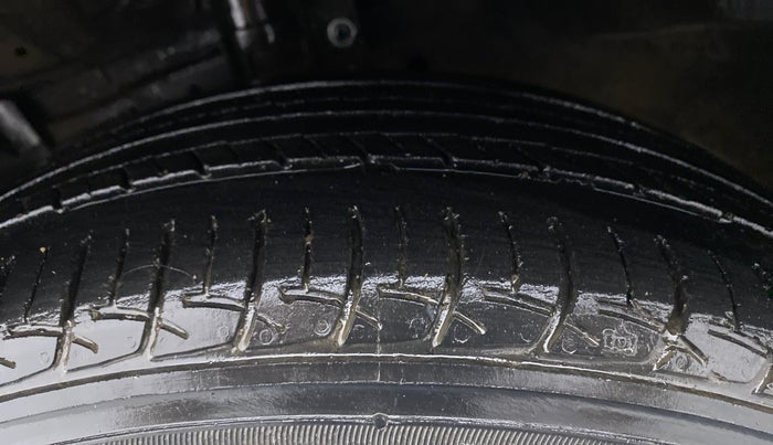 2019 Maruti Ciaz ZETA DIESEL 1.5, Diesel, Manual, 44,158 km, Left Front Tyre Tread