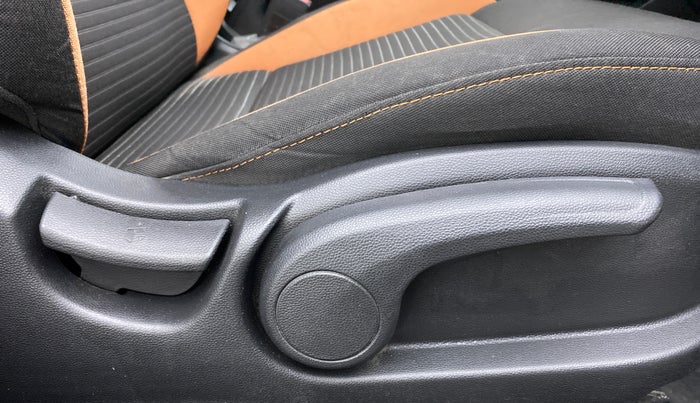 2017 Hyundai i20 Active 1.2 SX, Petrol, Manual, 31,622 km, Driver Side Adjustment Panel