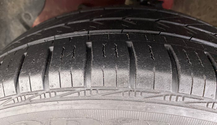2017 Hyundai Grand i10 MAGNA 1.2 VTVT, Petrol, Manual, 39,849 km, Left Front Tyre Tread