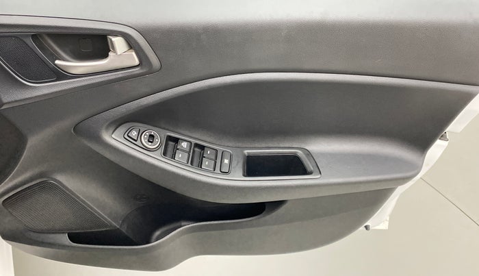 2019 Hyundai Elite i20 1.2 SPORTZ PLUS DUAL TONE VTVT, Petrol, Manual, 24,046 km, Driver Side Door Panels Control