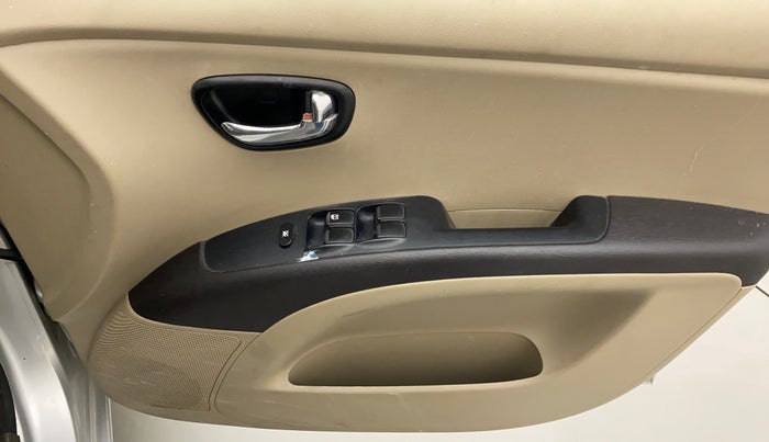 2010 Hyundai i10 MAGNA 1.1, Petrol, Manual, 24,308 km, Driver Side Door Panels Control