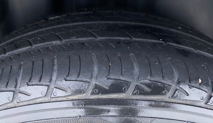2016 Volkswagen Ameo HIGHLINE 1.5, Diesel, Manual, 28,640 km, Right Rear Tyre Tread