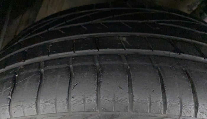 2016 Maruti Vitara Brezza ZDI PLUS, Diesel, Manual, 64,296 km, Left Front Tyre Tread