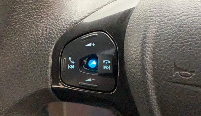 2018 Ford FREESTYLE TITANIUM 1.2 PETROL, Petrol, Manual, 40,733 km, Steering wheel - Sound system control has minor damage