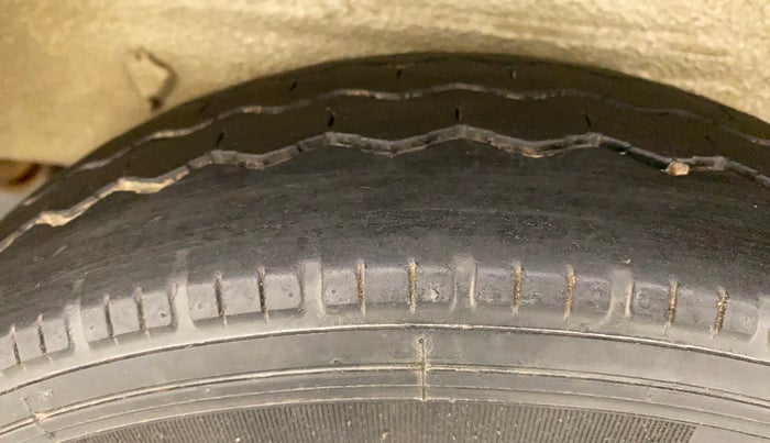 2017 Maruti OMNI E 8 STR, Petrol, Manual, 25,349 km, Left Rear Tyre Tread