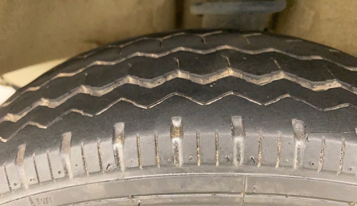 2017 Maruti OMNI E 8 STR, Petrol, Manual, 25,349 km, Left Front Tyre Tread