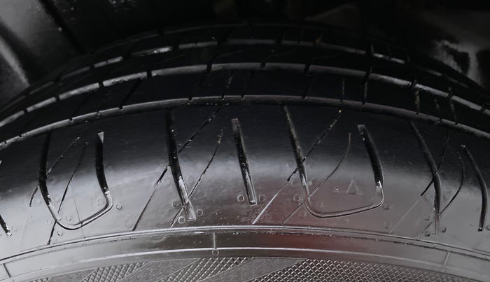 2016 Maruti S Cross ZETA 1.3, Diesel, Manual, 62,392 km, Left Rear Tyre Tread