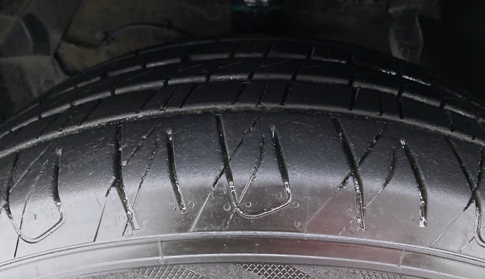 2016 Maruti S Cross ZETA 1.3, Diesel, Manual, 62,392 km, Left Front Tyre Tread