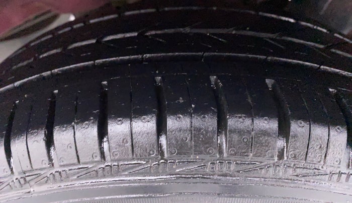 2017 Hyundai Eon MAGNA PLUS, Petrol, Manual, 22,833 km, Left Rear Tyre Tread