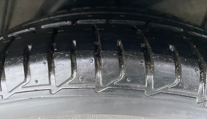 2013 Hyundai Verna FLUIDIC 1.6 SX VTVT, Petrol, Manual, 60,623 km, Left Rear Tyre Tread