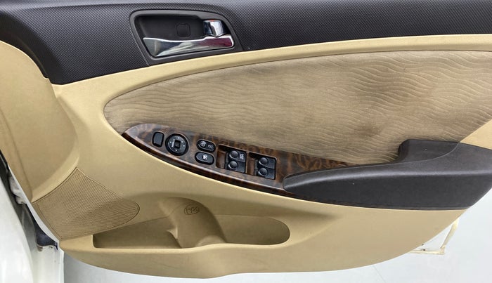 2013 Hyundai Verna FLUIDIC 1.6 SX VTVT, Petrol, Manual, 60,623 km, Driver Side Door Panels Control