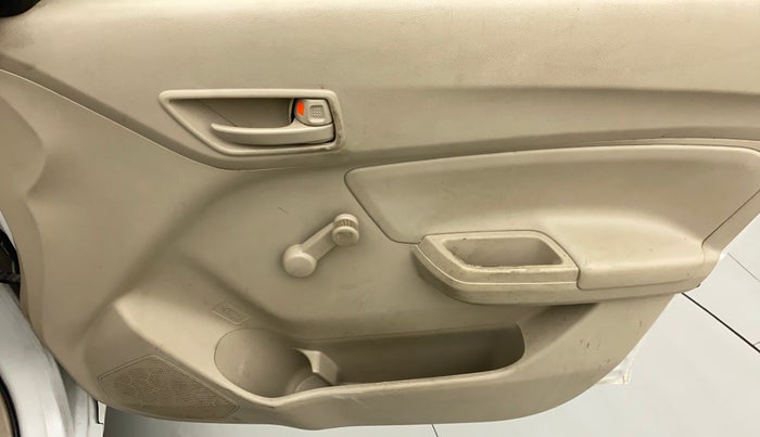 2017 Maruti Dzire LXI, CNG, Manual, 32,825 km, Driver Side Door Panels Control