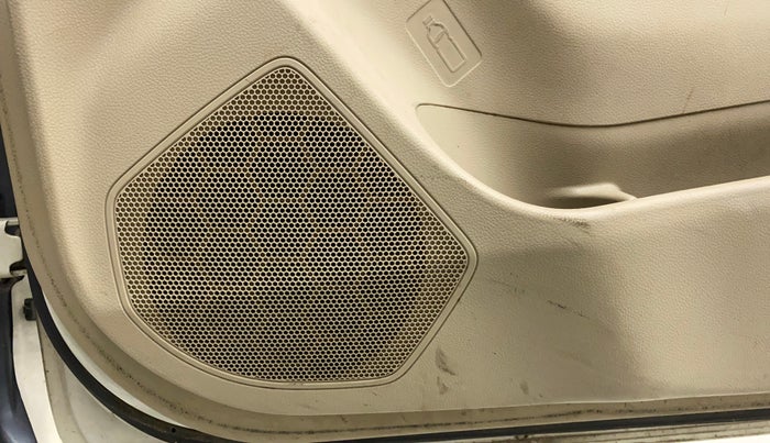 2017 Maruti Dzire LXI, CNG, Manual, 32,825 km, Infotainment system - Front speakers missing / not working