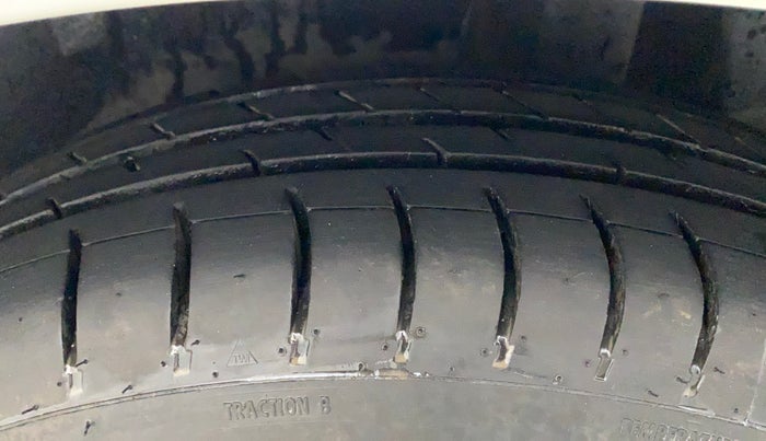 2017 Maruti Dzire LXI, CNG, Manual, 32,825 km, Left Rear Tyre Tread