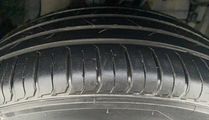 2017 Maruti Vitara Brezza VDI OPT, Diesel, Manual, 83,652 km, Right Front Tyre Tread