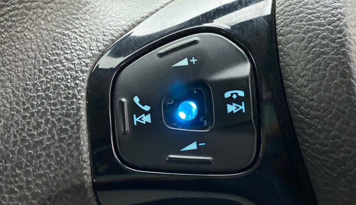 2019 Ford New Figo TITANIUM 1.2 PETROL MT, Petrol, Manual, 37,736 km, Steering wheel - Sound system control has minor damage