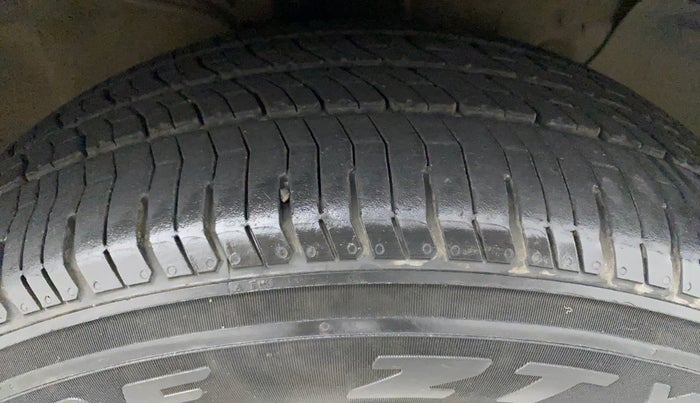 2015 Hyundai Creta SX 1.6 DIESEL, Diesel, Manual, 77,883 km, Right Front Tyre Tread