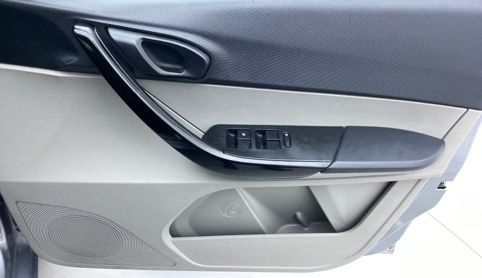 2018 Tata Tiago XT 1.2 REVOTRON, Petrol, Manual, 23,900 km, Driver Side Door Panels Control