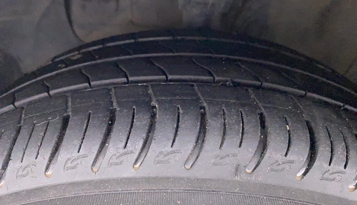 2018 Hyundai Elite i20 ASTA 1.2 (O), Petrol, Manual, 71,673 km, Left Front Tyre Tread