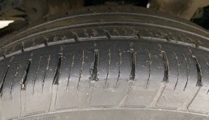 2018 Mahindra Scorpio S5, Diesel, Manual, 36,912 km, Right Rear Tyre Tread