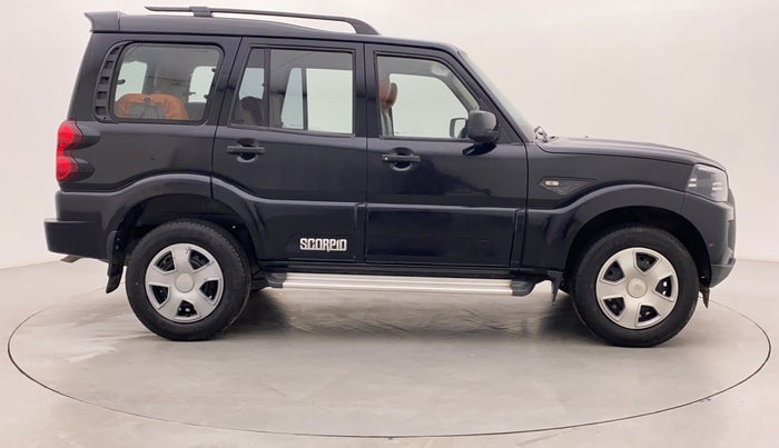 2018 Mahindra Scorpio S5, Diesel, Manual, 36,912 km, Right Side View