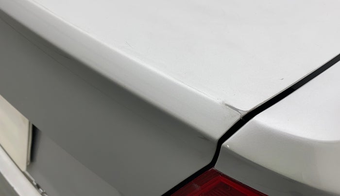2016 Volkswagen Ameo HIGHLINE1.2L, Petrol, Manual, 71,580 km, Dicky (Boot door) - Paint has minor damage