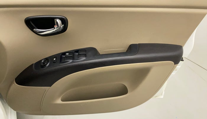 2011 Hyundai i10 SPORTZ 1.2, Petrol, Manual, 32,590 km, Driver Side Door Panels Control