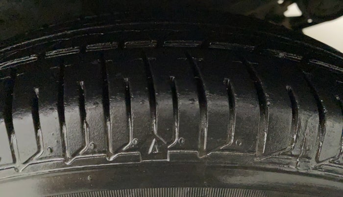 2011 Hyundai i10 SPORTZ 1.2, Petrol, Manual, 32,660 km, Left Front Tyre Tread
