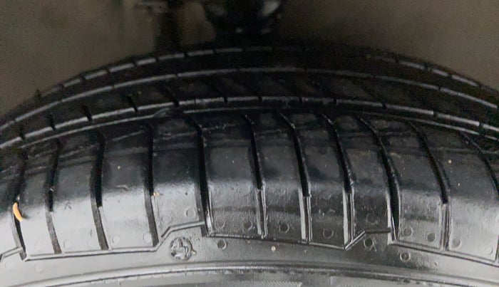 2011 Maruti Zen Estilo LXI, Petrol, Manual, 86,451 km, Right Front Tyre Tread