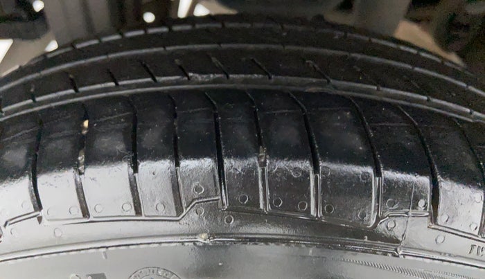 2011 Maruti Zen Estilo LXI, Petrol, Manual, 86,451 km, Right Rear Tyre Tread