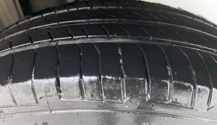 2011 Maruti Zen Estilo LXI, Petrol, Manual, 86,451 km, Left Rear Tyre Tread