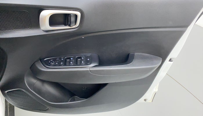 2021 Hyundai VENUE 1.0L Turbo GDI SX MT, Petrol, Manual, 25,688 km, Driver Side Door Panels Control