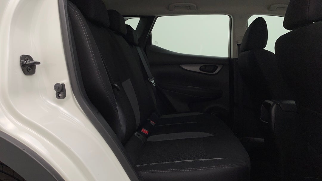 2018 Nissan Qashqai St, Automatic, 108786 km, Right Side Rear Door Cabin View